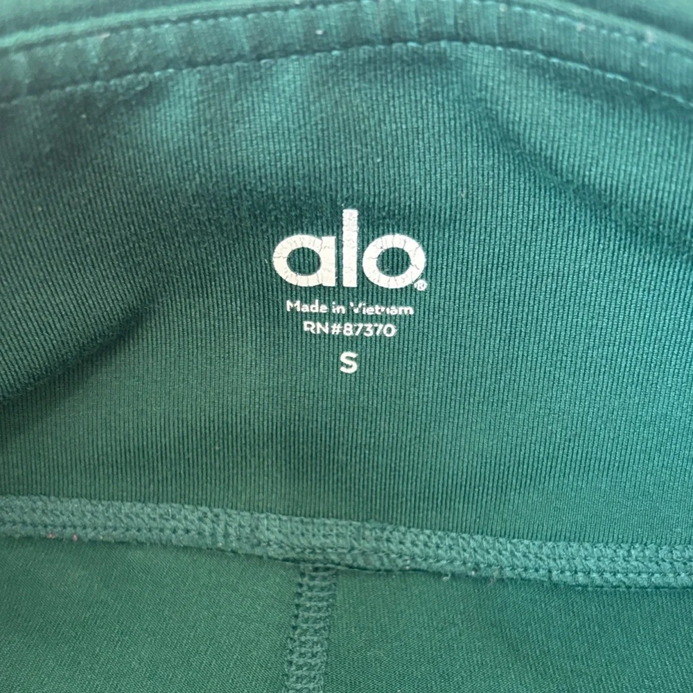 ALO Yoga Green Leggings - Picture 7 of 8